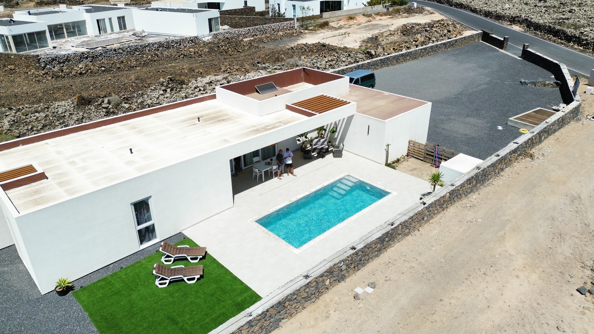 Vista drom, fachada bioconstrucción casa prefabricada zona piscina